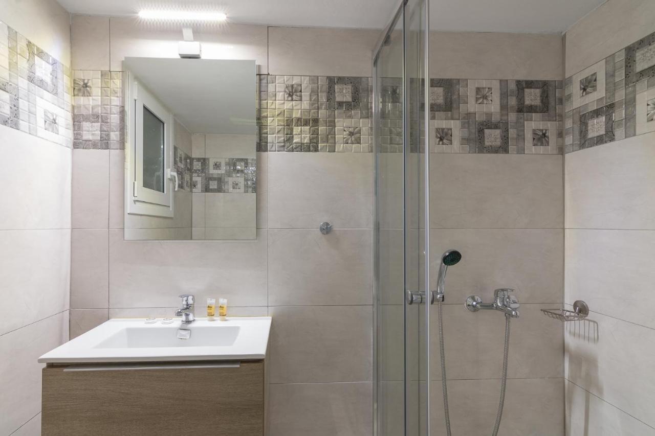 Kerameikos Metro Apartment For 4 Athena Bagian luar foto